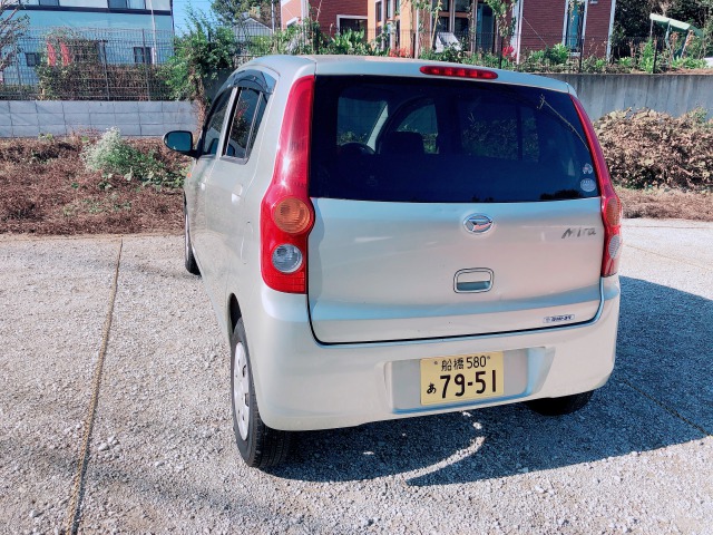 軽自動車のレンタカーの後ろ