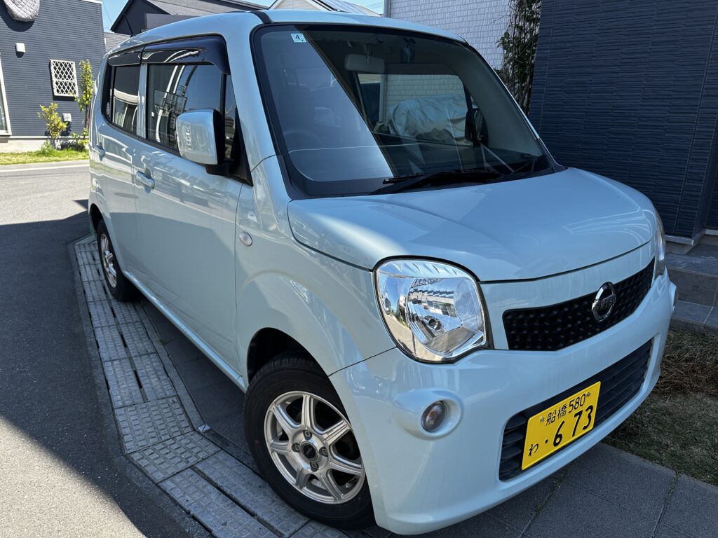 軽自動車のレンタカーモコのサイド