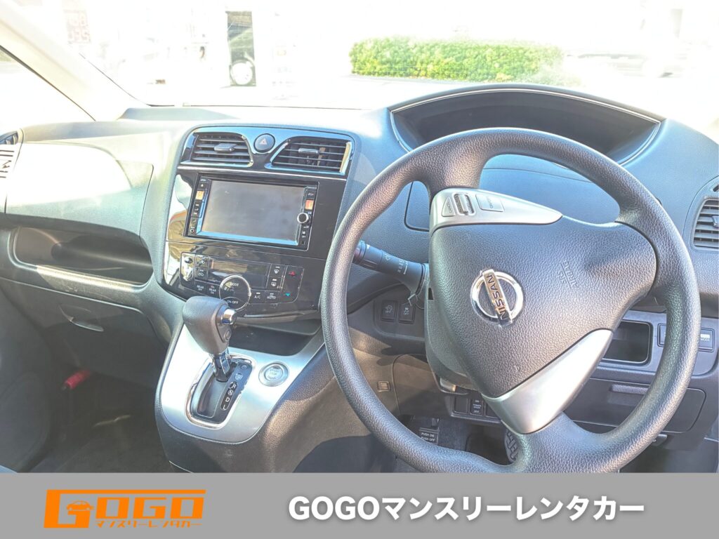 日産セレナ S-HYBRID 運転席