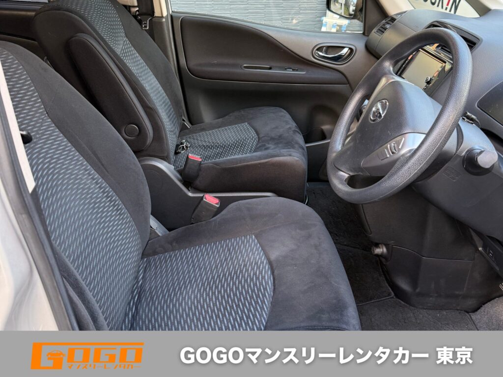 GOGOマンスリーレンタカー 東京のファミリーカー ニッサンセレナ 車内