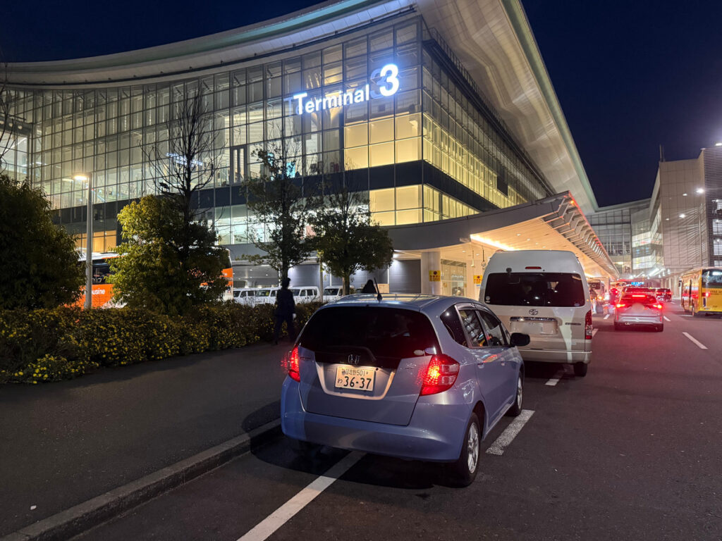 2026年2月4日 羽田空港第3ターミナルで社用のお客様へフィットを宅配納車