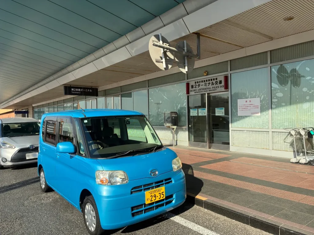 2月2日 羽田空港第2ターミナルで出張のお客様へタントを宅配納車