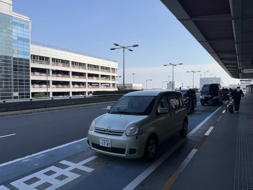 2026年2月18日 羽田空港第一ターミナルで旅行のお客様へシエンタを宅配納車