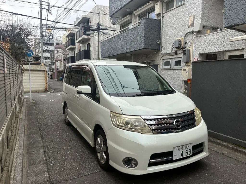 2026年2月26日 東京都新宿区大久保で旅行のお客様へ日産 セレナを宅配納車