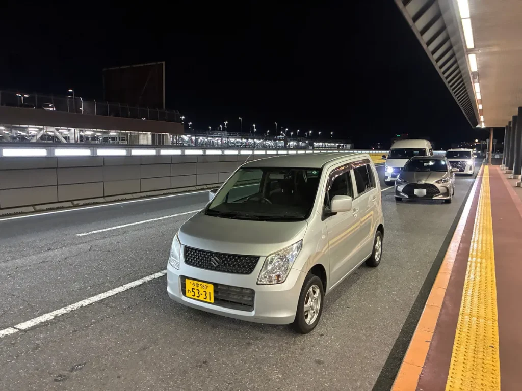 2026年2月28日 成田空港第二ターミナルで旅行のお客様へスズキ ワゴンRを宅配納車
