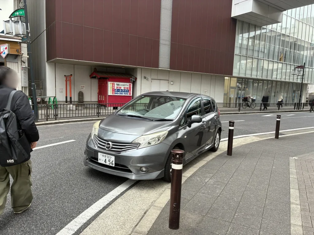2026年3月2日 戸塚駅で故障代車のお客様へ日産 ノートを宅配納車