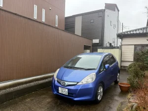 2026年3月3日 埼玉県吉川市半割で故障代車のお客様へホンダ フィットHVを宅配納車