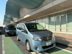 2026年3月21日 羽田空港第2ターミナルでご旅行のお客様へ日産セレナHVを宅配納車