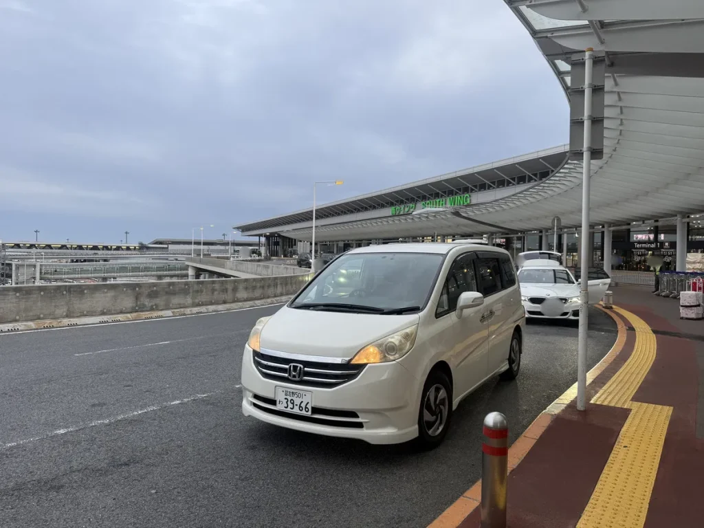 2026年4月9日 成田空港で一時帰国のお客様へホンダ ステップワゴンを宅配納車