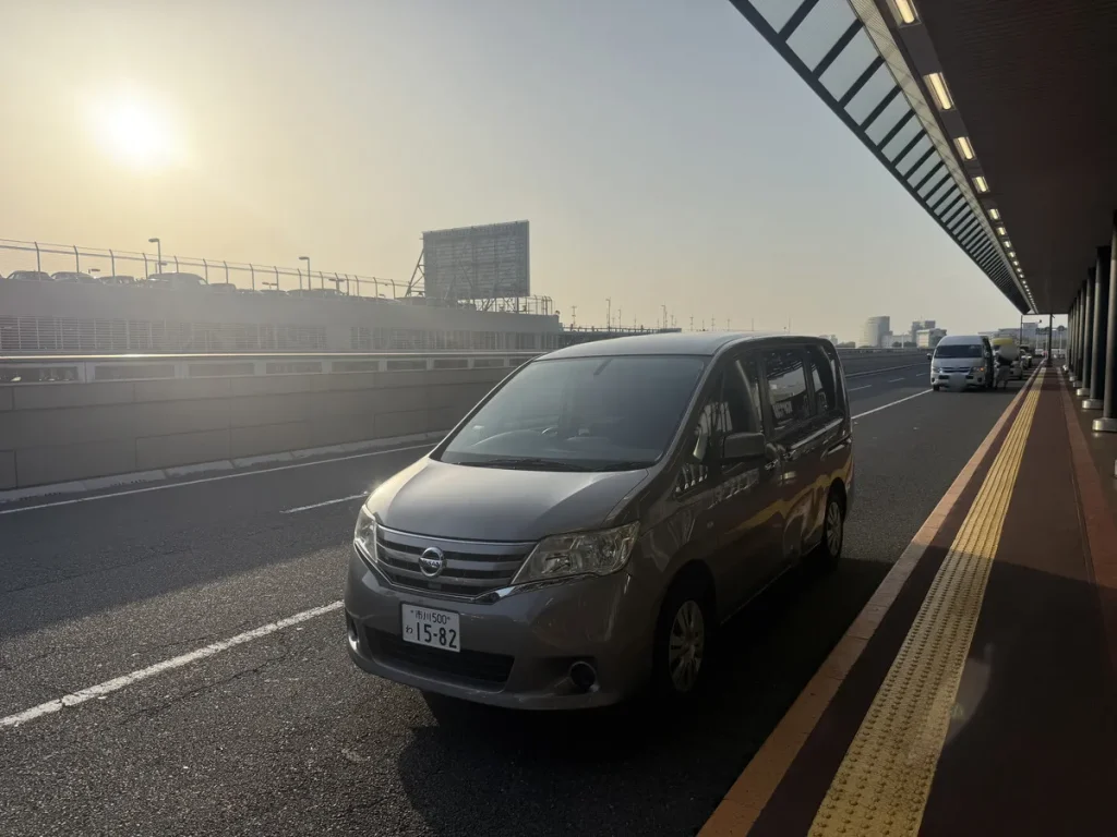2026年4月11日 成田空港第二ターミナルで旅行のお客様へ日産 セレナを宅配納車
