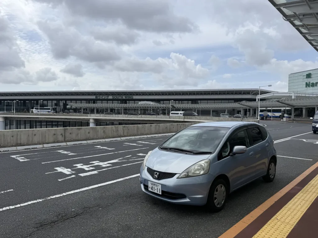 2026年4月13日 成田空港第1ターミナルで旅行のお客様へホンダ フィットを宅配納車