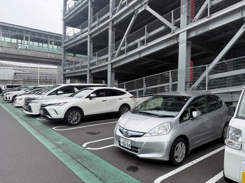 2026年4月13日 成田空港で旅行のお客様へフィットハイブリッドを宅配納車