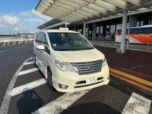 2026年5月1日 成田空港で一時帰国のお客様へ日産 セレナHVを宅配納車