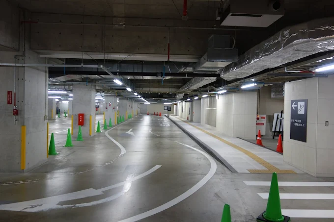 博多駅地下送迎場 内部