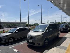 2026年6月6日 羽田空港第3ターミナルでアトランタからの一時帰国のお客様へセレナを宅配納車