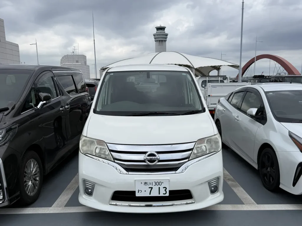 2026年7月3日 羽田空港で帰省のお客様へセレナHVを宅配納車