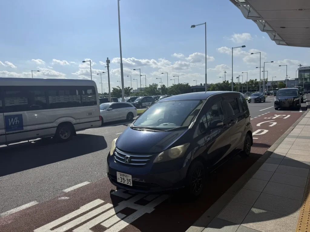 2026年7月9日 羽田空港第3ターミナルで一時帰国のお客様へフリードを宅配納車