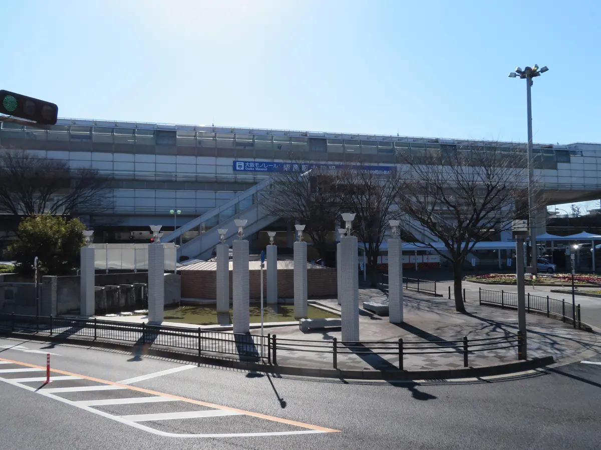 大阪モノレール柴原阪大前駅の駅舎