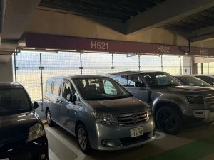 2026年10月12日 羽田空港第2ターミナルで一時帰国のお客様へ日産 セレナHVを宅配納車