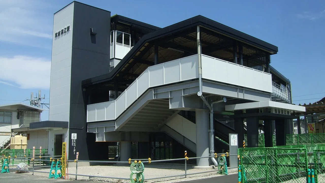 筑前深江駅の橋上駅舎と階段