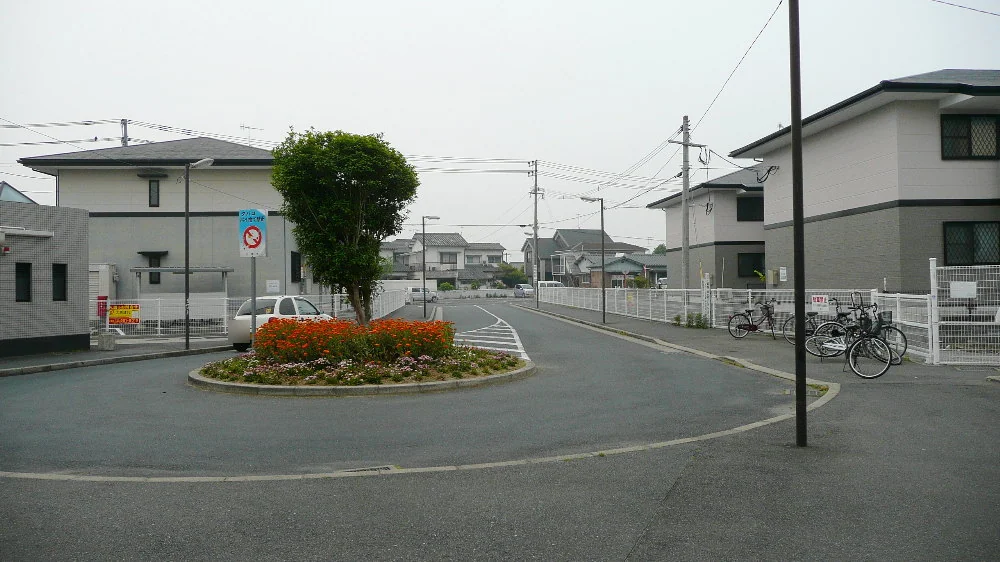 南行橋駅前のロータリーと周辺の住宅（2007年5月撮影）