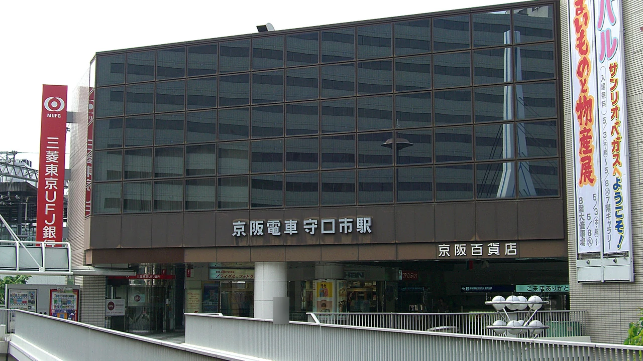 京阪守口市駅東口と京阪百貨店の建物