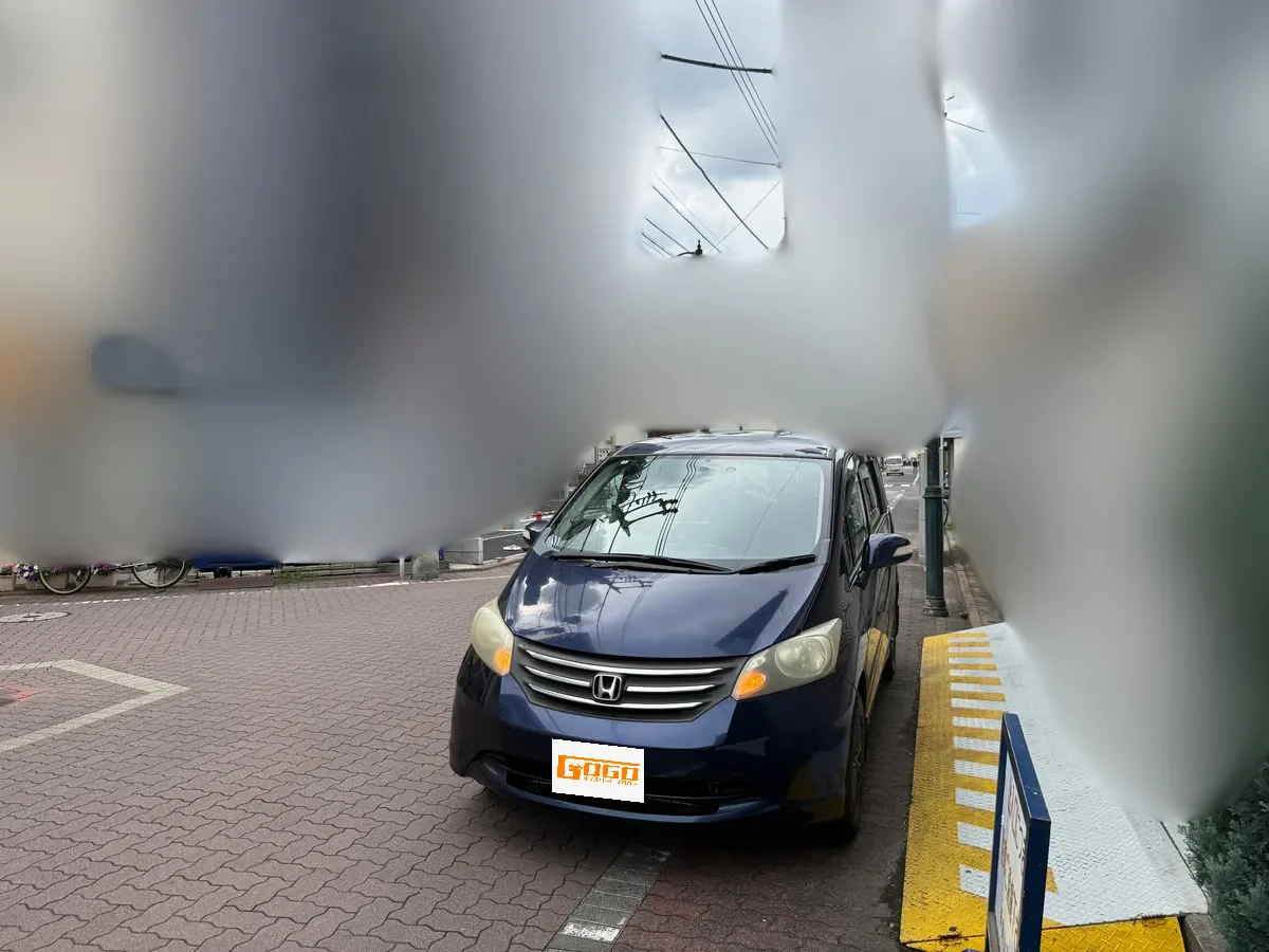 大田区南六郷のご指定場所へお届けしたホンダ フリード。ナンバープレートは隠しています。