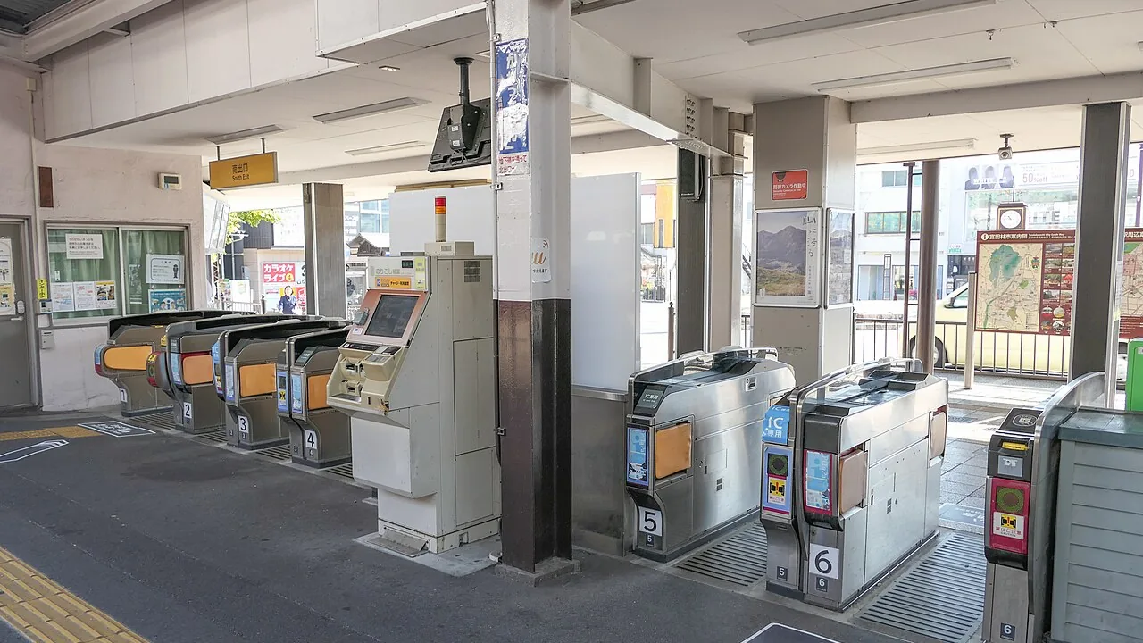 近鉄富田林駅の南改札口と改札機